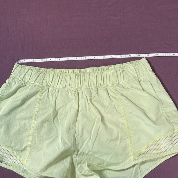 Offline by Aerie 2" running shorts in pale Yellow - Size Medium - Picture 5 of 9